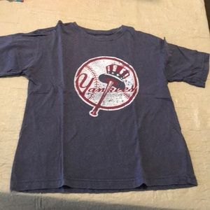 Red Jacket boys Yankees  navy T-shirt Size small